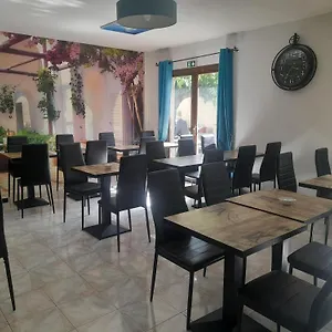 https://hotel-alize.fr-provencehotel.com